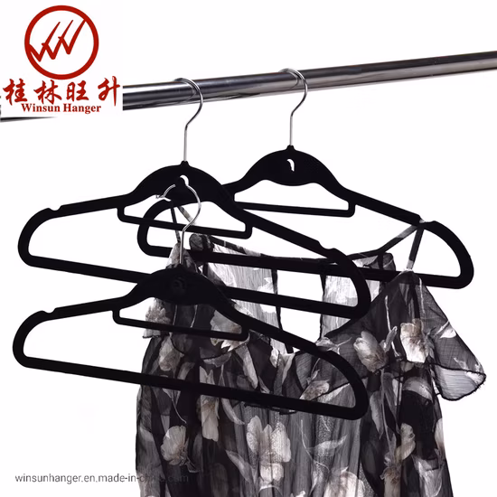 Cintre en velours noir, cintre en plastique floqué avec mini crochet